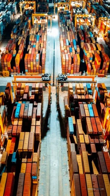 global_trade_logistics/export_manufacturing/container_port/high_tech_industry/international_shipping